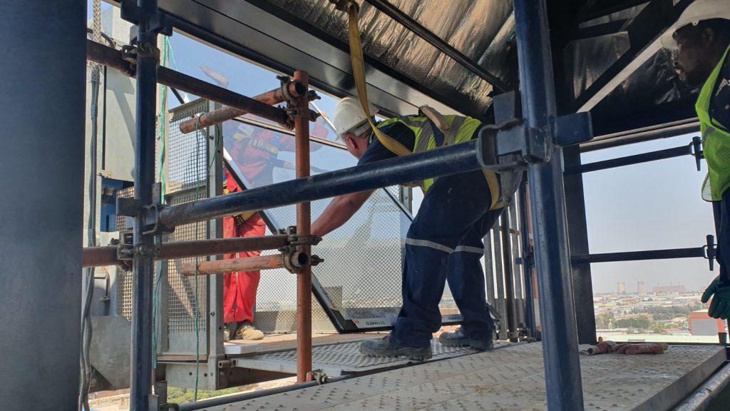 HighGate Glass and Aluminium Projects carport and louvre roof specialists in Johannesburg, Hartbeespoort and Pretoria